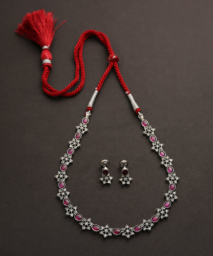 Vaidehi_Handcrafted_Oxidised_Pure_Silver_Necklace_Set_With_Red_Stones_WeaverStory_02