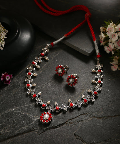 Kaveri_Handcrafted_Red_Oxidised_Pure_Silver_Necklace_Set_WeaverStory_01