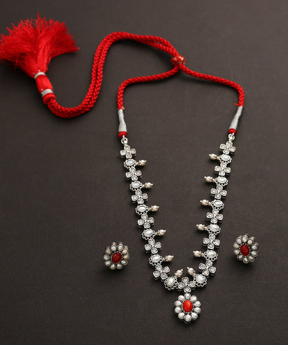 Zahira_Handcrafted_Oxidised_Pure_Silver_Red_Necklace_Set_With_Pearls_WeaverStory_02