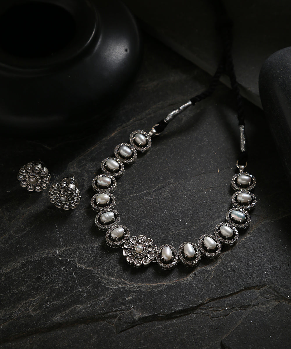 Samaira_Handcrafted_Oxidised_Pure_Silver_Necklace_Set_WeaverStory_01