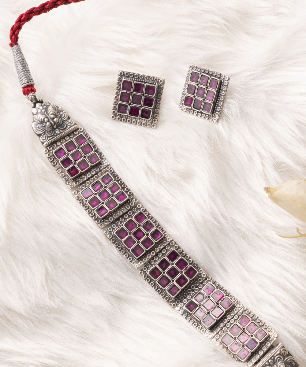 Faria_Necklace_With_Pink_Stones_Handcrafted_in_Oxidised_Pure_Silver_WeaverStory_02
