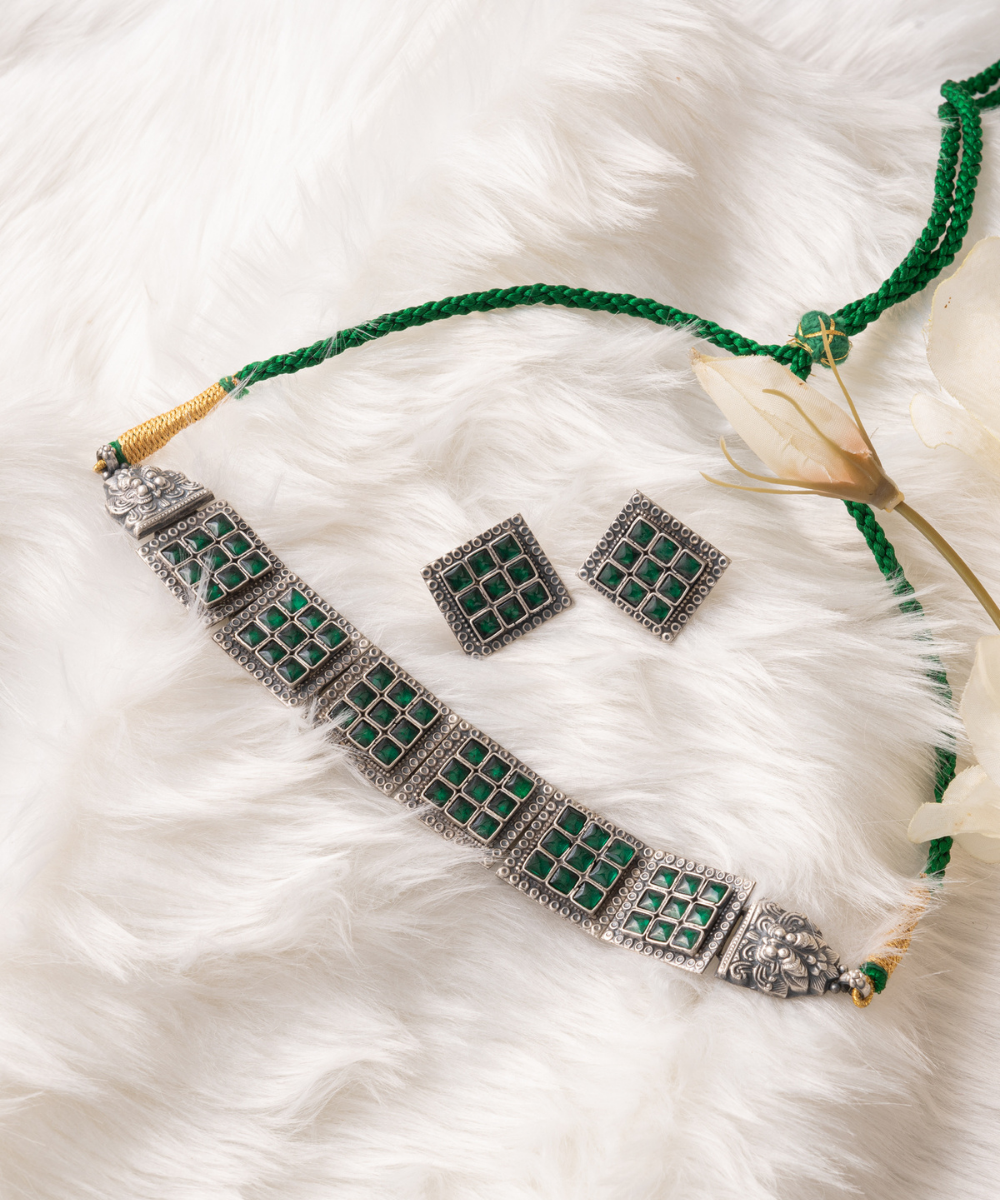 Ghalia_Necklace_With_Green_Stones_Handcrafted_in_Oxidised_Pure_Silver_WeaverStory_01