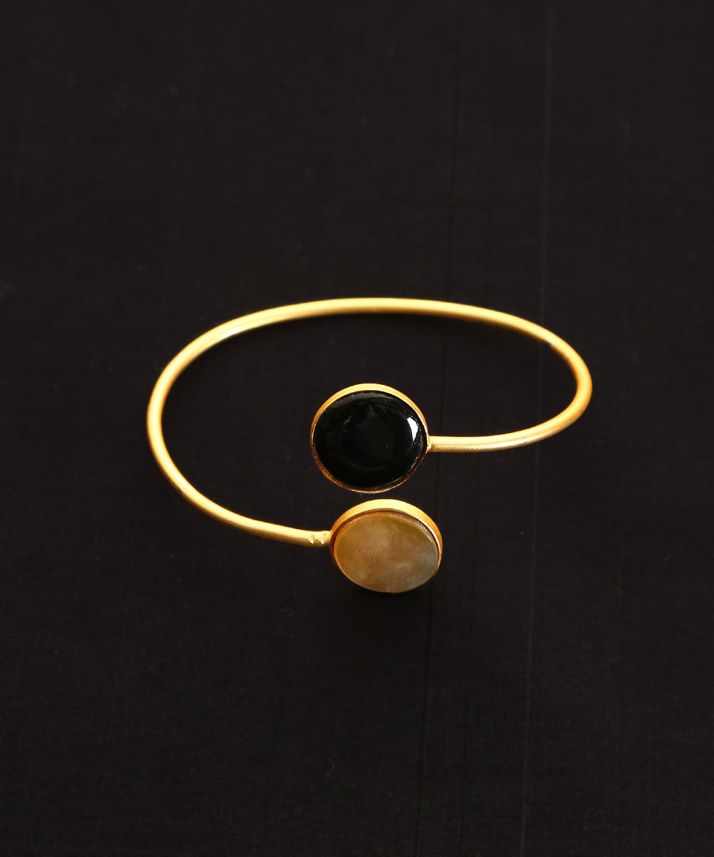 Aarti_Handcrafted_Pure_Brass_Bangle_With_Meenakari_WeaverStory_02