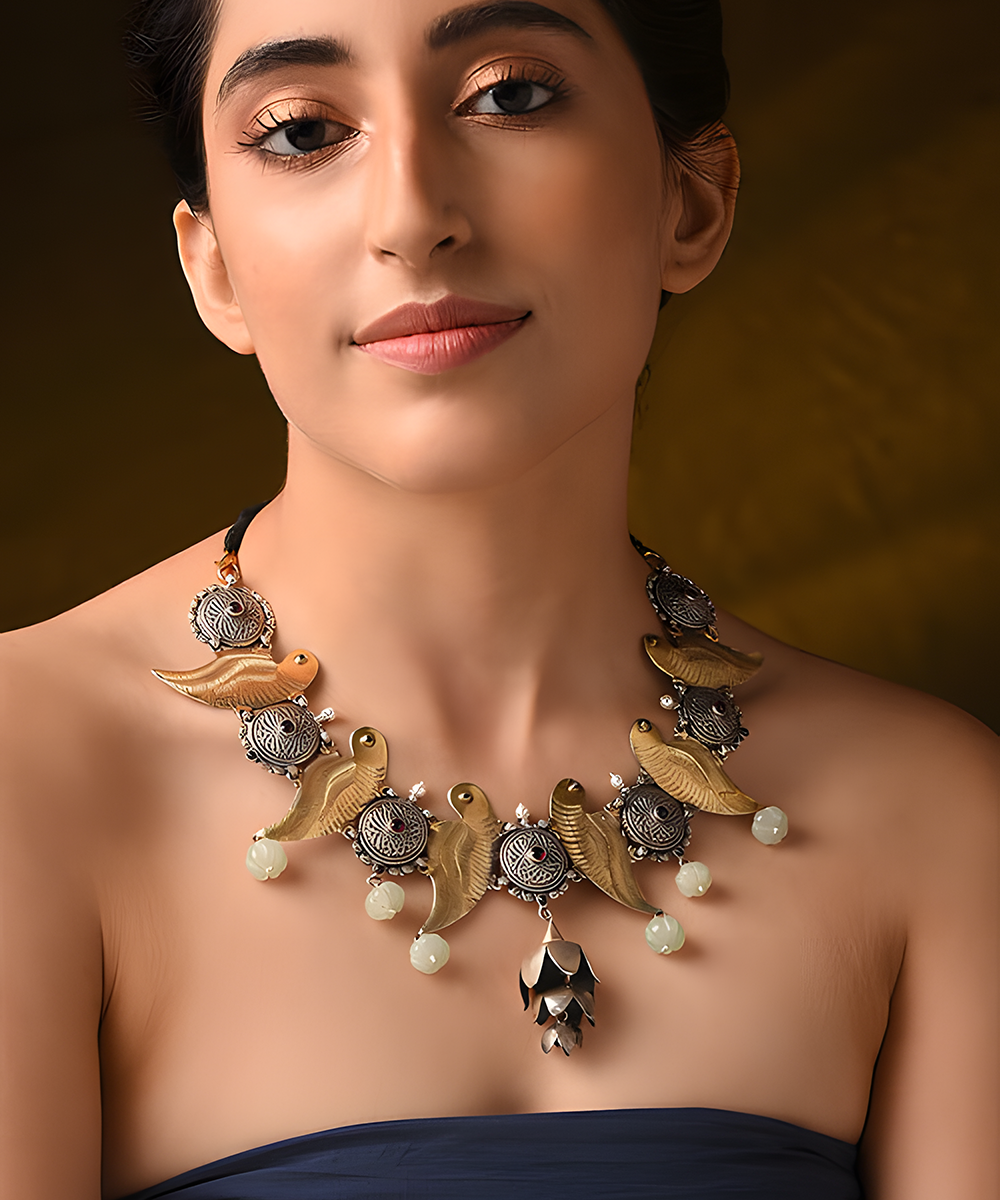 Hetal_Golden_And_Silver_Handcrafted_Pure_Silver_Tribal_Necklace_WeaverStory_01