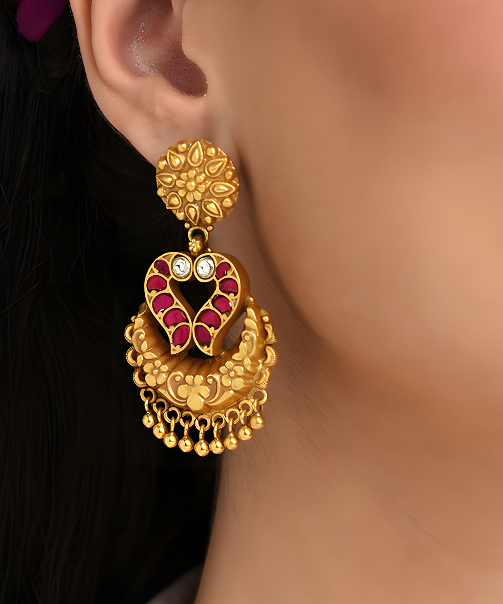 Neerja_Red_Handcrafted_Kundan_Golden_Earrings_In_Pure_Silver_WeaverStory_01