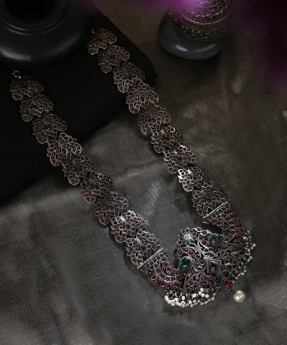 Farahat_Handcrafted_Red_Green_Tribal_Oxidised_Pure_Silver_Necklace_WeaverStory_01