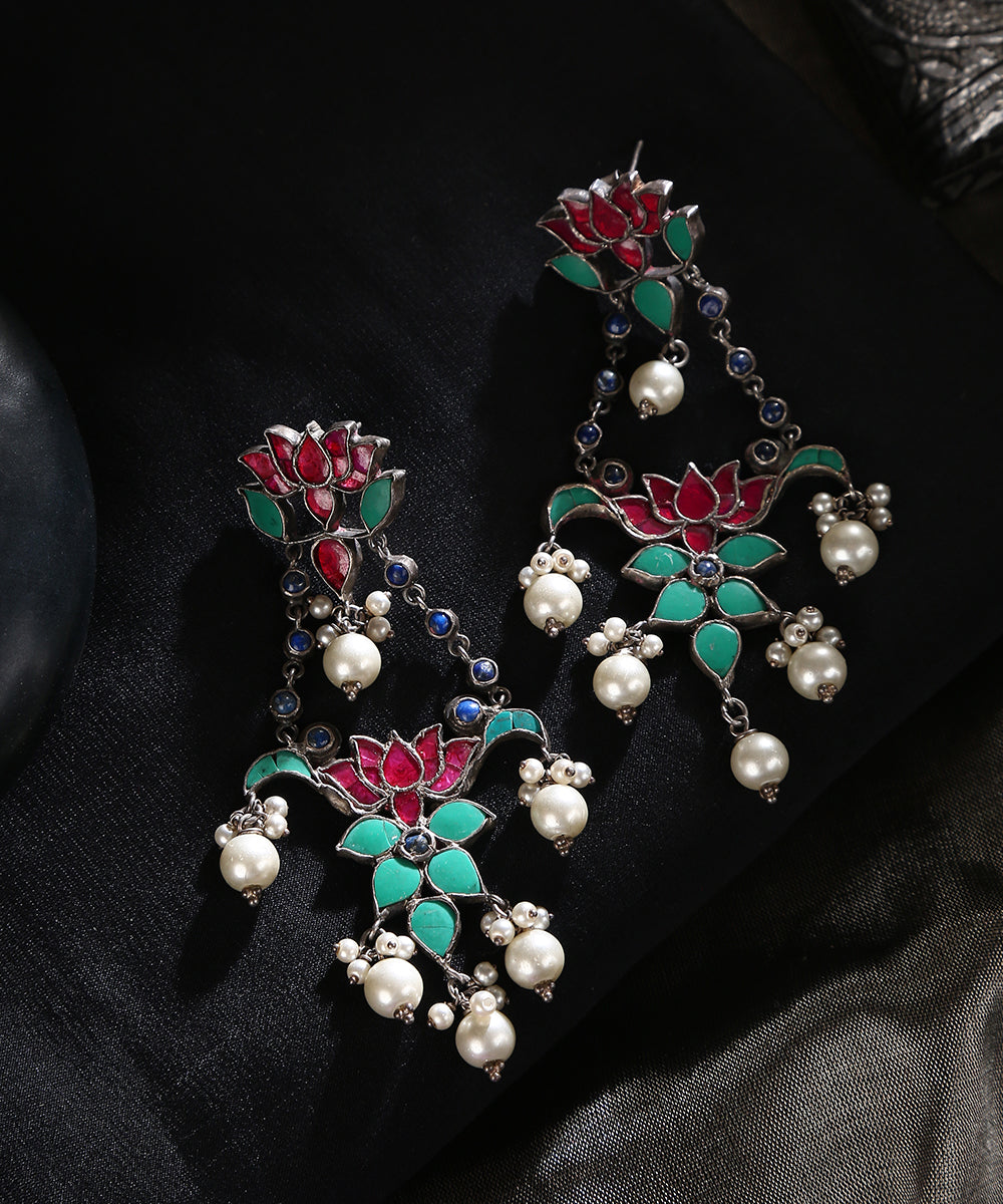 Nahla_Handcrafted_Green_Red_Dual_Tone_Tribal_Oxidised_Pure_Silver_Earrings_WeaverStory_01
