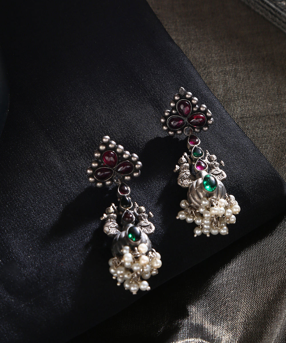 Daliah_Handrafted_Big_Temple_Oxidised_Pure_Silver_Earrings_WeaverStory_01