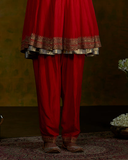 Red_short_gherdaar_kurta_and_salwar_set_with_pita_zardozi_work_and_pink_embroidered_dupatta_WeaverStory_06