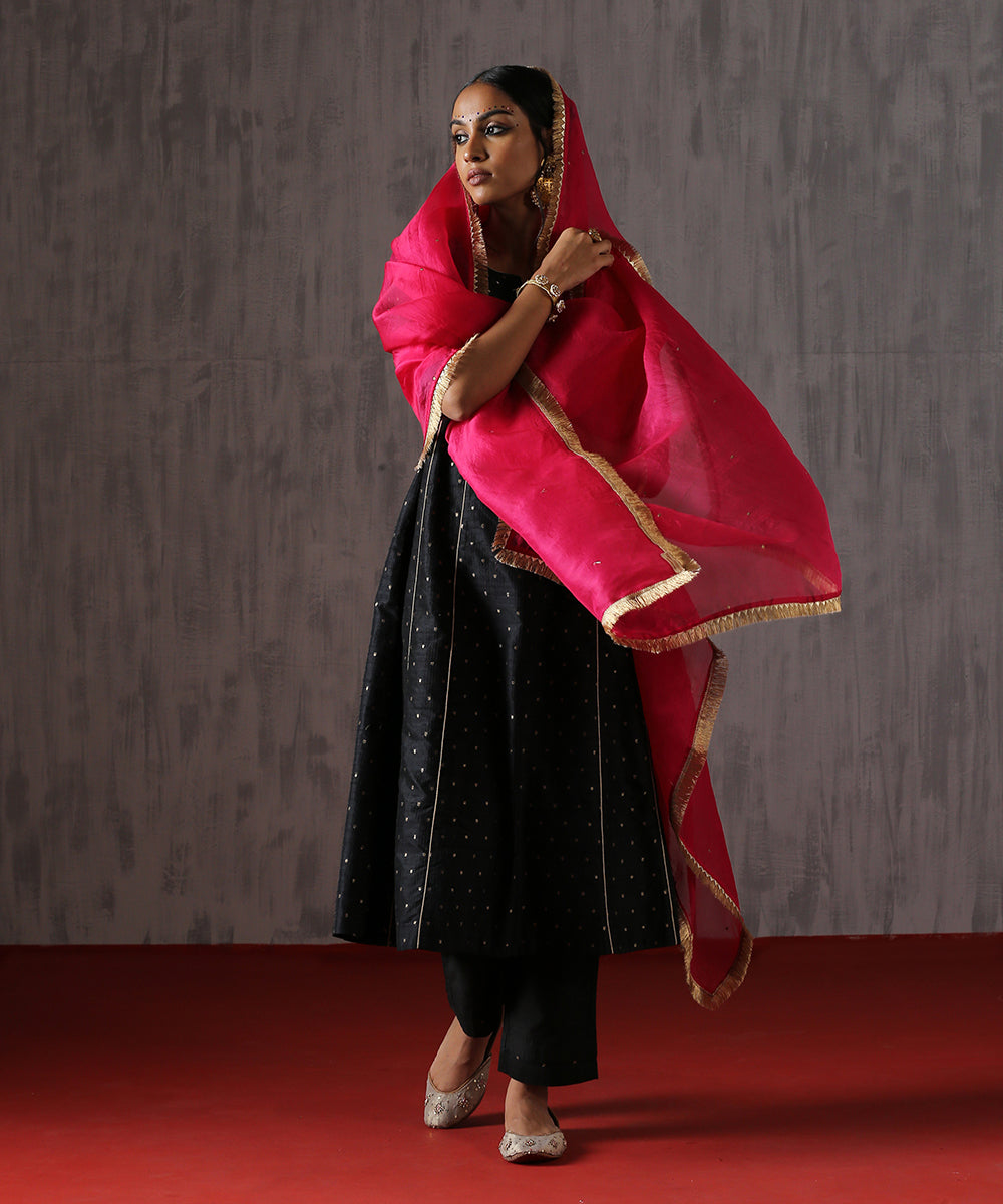 Pink_Hand_Embroidered_Dupatta_With_Tikki_Booti_And_Kiran_WeaverStory_02