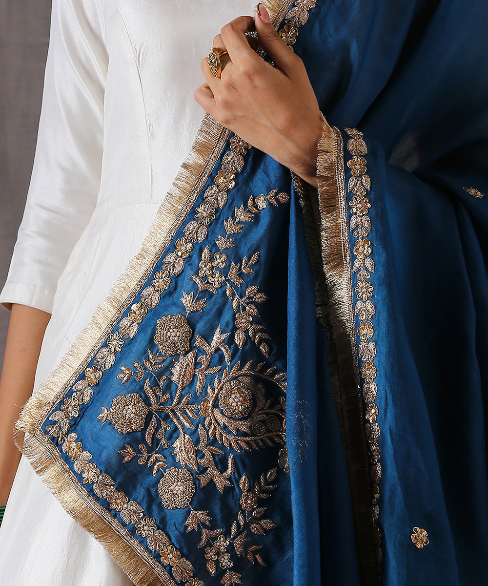 Handloom_Peacock_Blue_Organza_Dupatta_with_Embroidery_Zardozi_and_Kiran_Border_WeaverStory_03