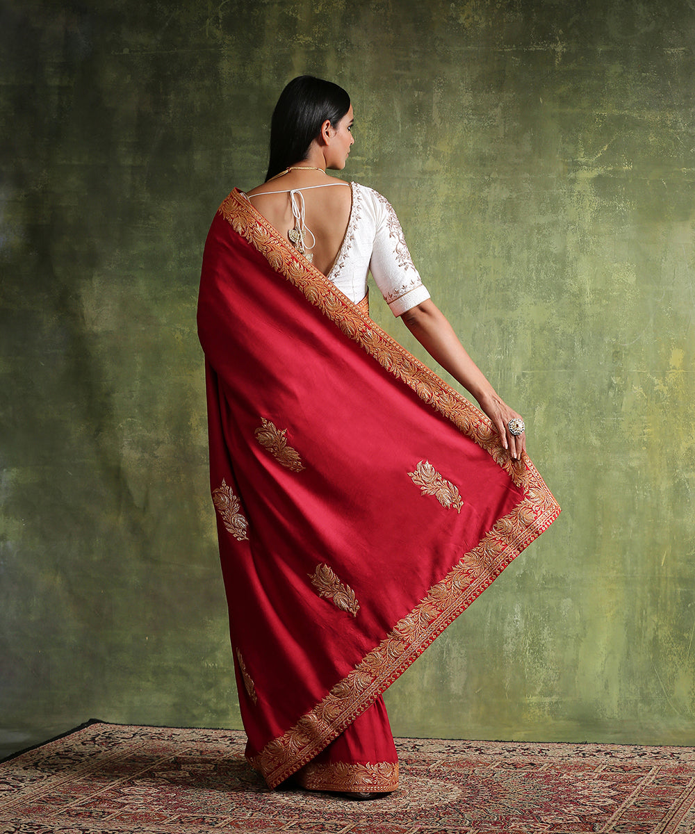 Maroon_Moonga_Handloom_Silk_Saree_With_Kashmiri_Tilla_Embroidery_WeaverStory_03