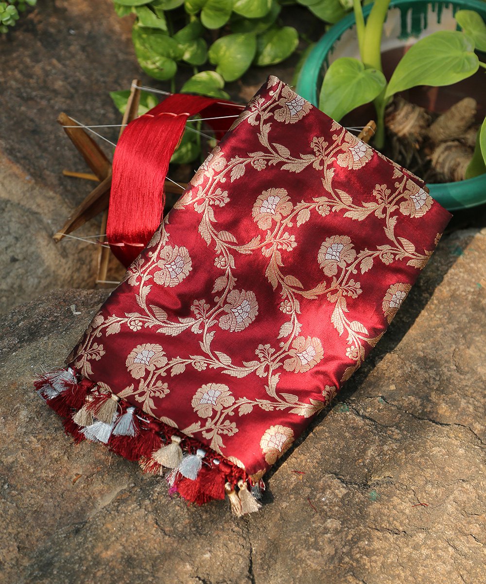 Maroon_Handloom_Kadhwa_Pure_Katan_Silk_Jangla_Banarasi_Dupatta_with_Sona_Rupa_Zari_WeaverStory_01