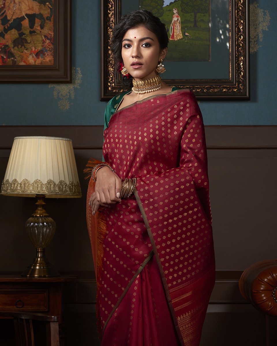 Maroon_Handloom_Kanjivaram_Pure_Silk_Saree_with_all_over_Zari_Booti_WeaverStory_01