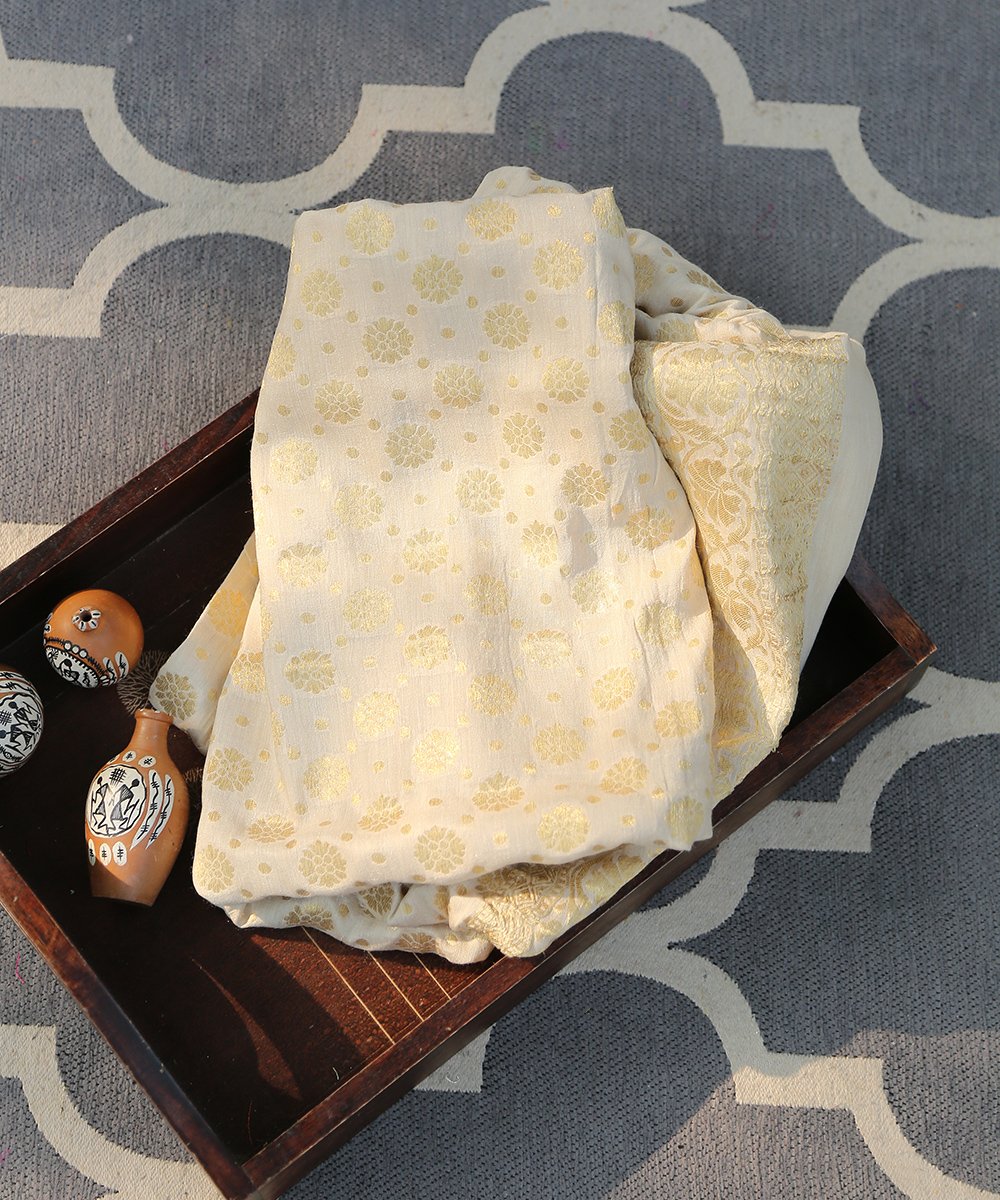 Moonga_Silk_Handloom_Banarasi_Dupatta_with_Small_Floral_Booti_WeaverStory_01