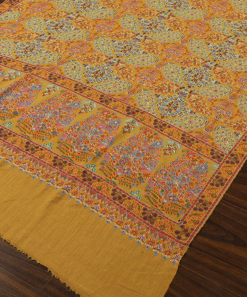 Mustard_Color_Shawl_with_Intricate_Floral_Design_and_Mughal_Motifs_on_Pallu_WeaverStory_03