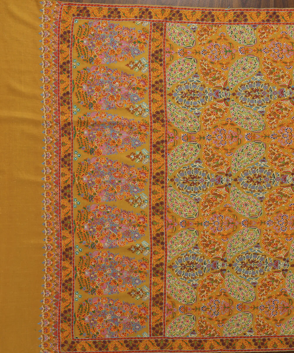 Mustard_Color_Shawl_with_Intricate_Floral_Design_and_Mughal_Motifs_on_Pallu_WeaverStory_04