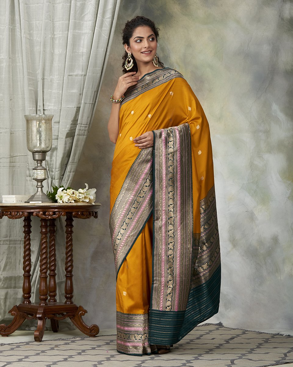 Mustard_Handloom_Pure_Katan_Silk_Saree_With_Green_Broad_Border_WeaverStory_02