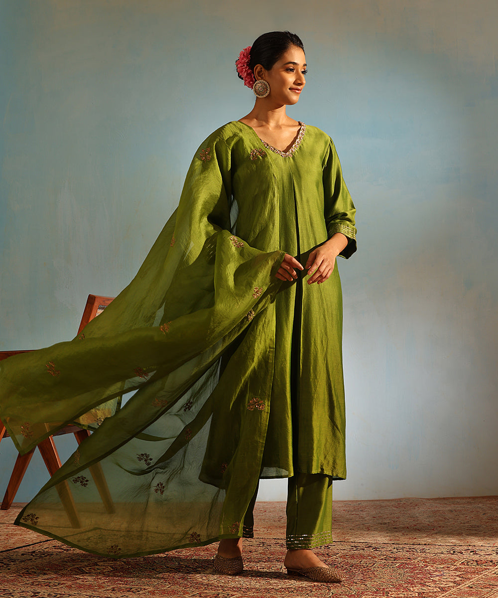 Handloom_Green_Chanderi_Silk_Zardozi_Kurta_With_Pants_And_Organza_Dupatta_WeaverStory_01