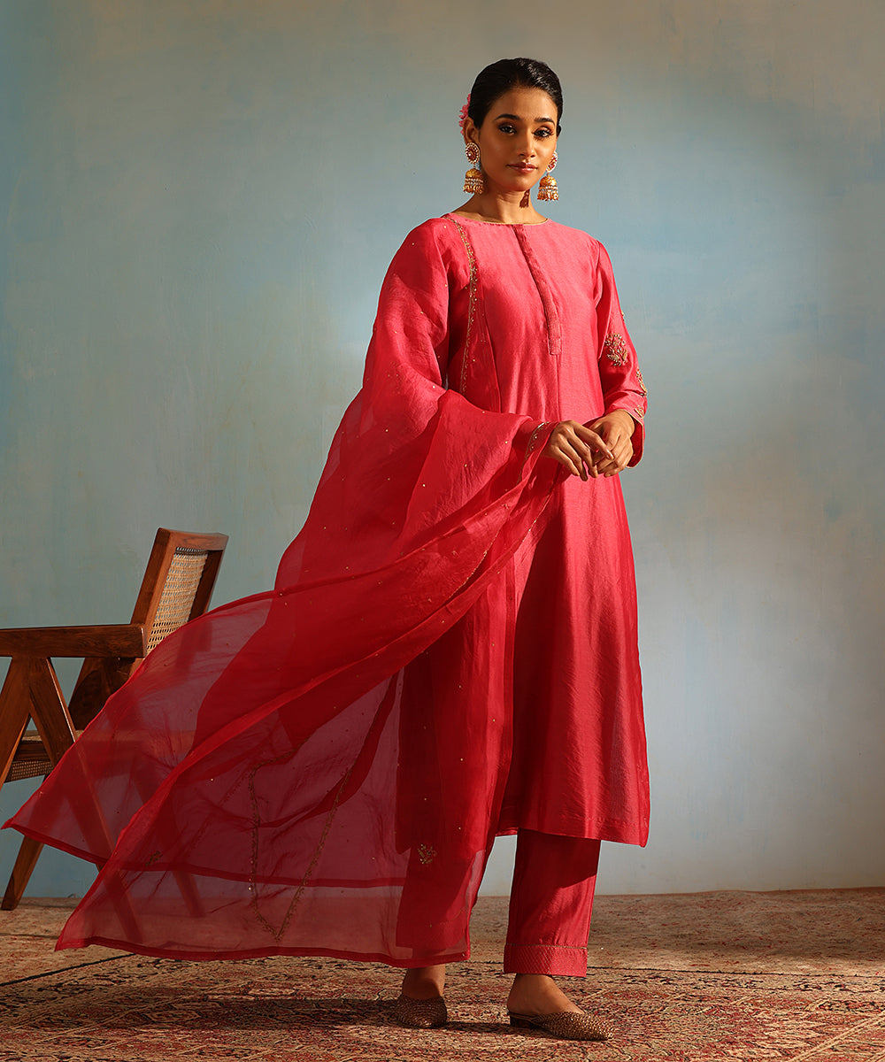 Fuchsia_Pink_Handloom_Chanderi_Silk_Kurta_With_Pants_And_Embroidered_Dupatta_WeaverStory_02