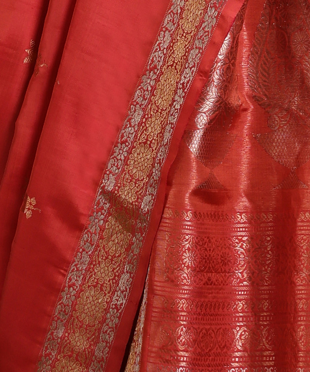 Pink_Dual_Tone_Pure_Mulberry_Silk_Saree_With_Lotus_Flower_Motifs_And_Konia_Woven_In_Gold_And_Silver_Zari_WeaverStory_04