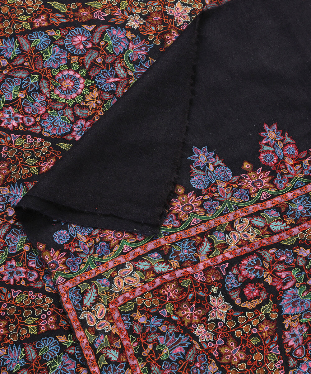 Navy_Blue_Pure_Pashmina_Shawl_with_Big_Floral_Paisley_Motifs_WeaverStory_02