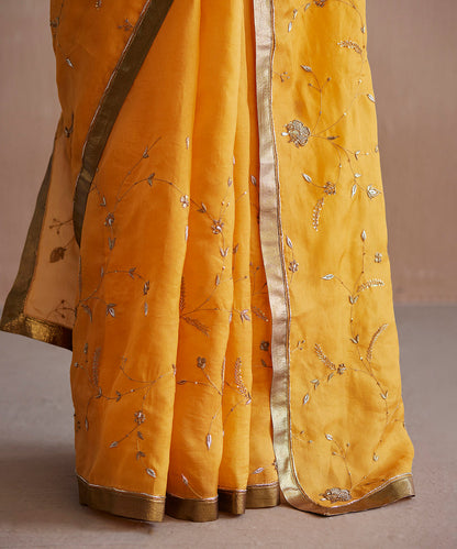 Handloom_Yellow_Organza_Saree_With_Embroidered_Zardozi_Floral_Jaal_WeaverStory_04
