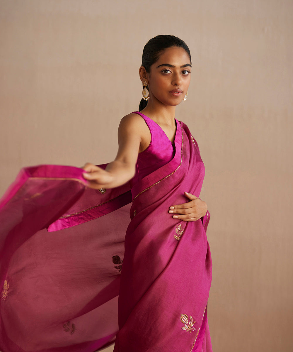 Handloom_Magenta_Organza_Saree_With_Embroidered_Pomegrenate_And_Leaf_Motifs_WeaverStory_02
