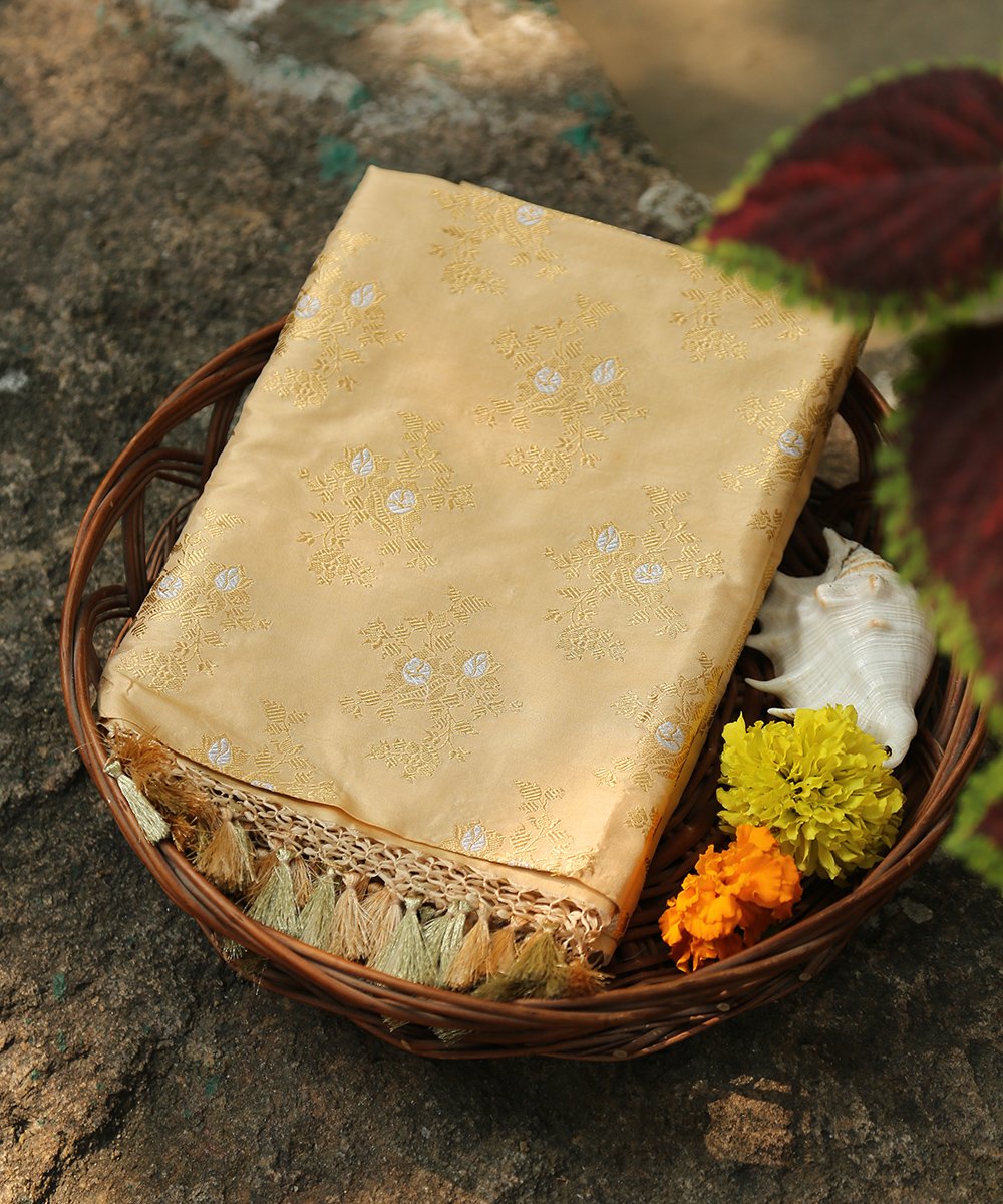 Beige_Handloom_Pure_Katan_Silk_Banarasi_Dupatta_with_Floral_Bunches_WeaverStory_01
