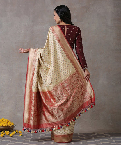 Offwhite_Handloom_Pure_Katan_Silk_Banarasi_Saree_With_Meenakari_Boota_and_Rust_Kadhiyal_Border_WeaverStory_03