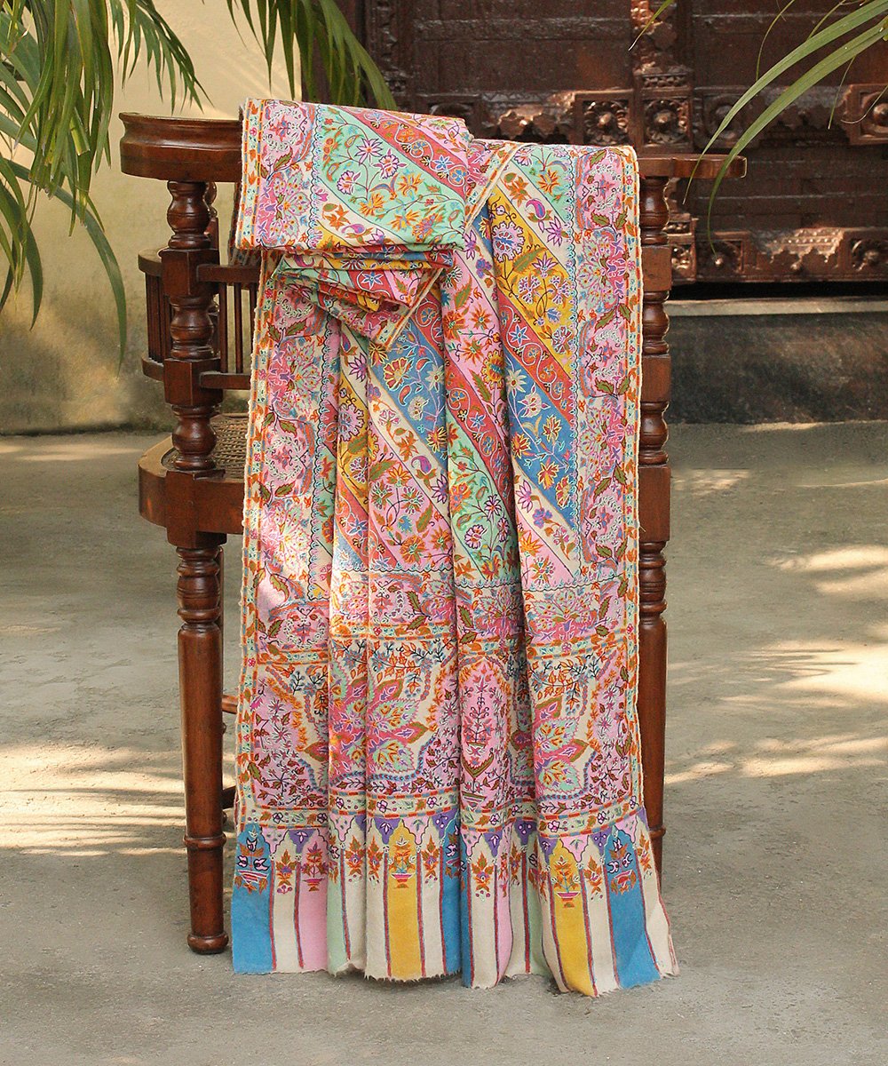 Offwhite_Pure_Pashmina_Handwoven_Shawl_With_Kalamkari_And_Sozni_Needlework_From_Najibabad_WeaverStory_01