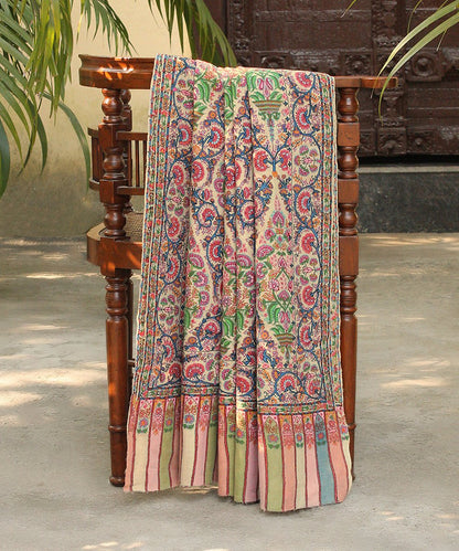 Offwhite_Pure_Pashmina_Shawl_With_Mughal_Motifs_Crafted_In_Kalamkari_And_Sozni_Technique_WeaverStory_01