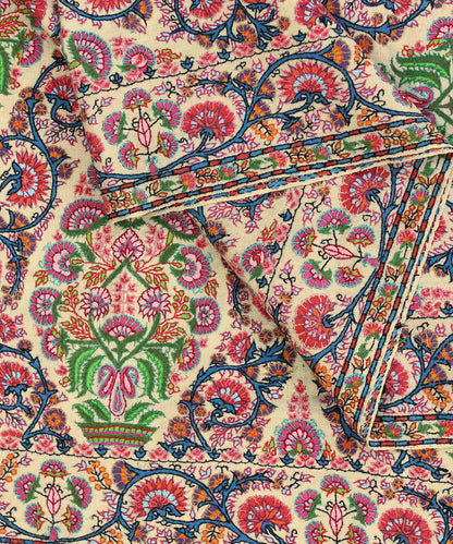 Offwhite_Pure_Pashmina_Shawl_With_Mughal_Motifs_Crafted_In_Kalamkari_And_Sozni_Technique_WeaverStory_02