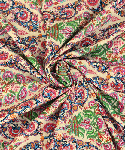 Offwhite_Pure_Pashmina_Shawl_With_Mughal_Motifs_Crafted_In_Kalamkari_And_Sozni_Technique_WeaverStory_06