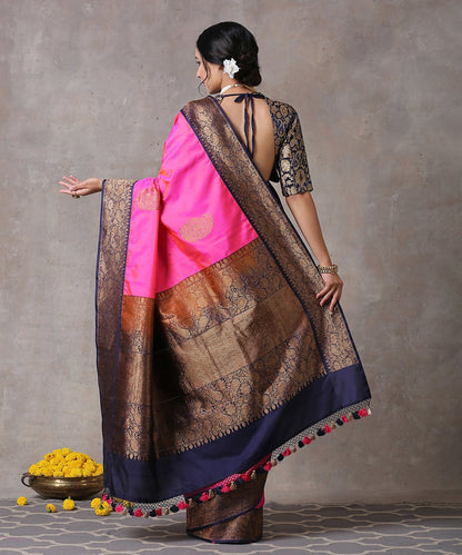 Orange_And_Pink_Handloom_Pure_Katan_Silk_Banarasi_Saree_with_Paisley_Boota_With_Ektara_Blue_Border_WeaverStory_03