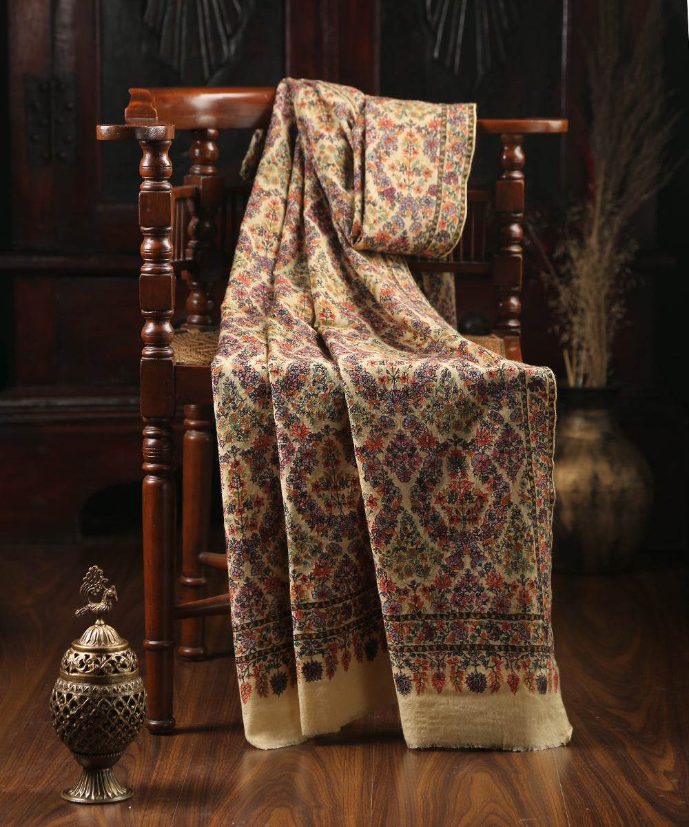 Handwoven_Beige_Pure_Pashmina_Shawl_with_Hand_Embroidered_Floral_Motifs_WeaverStory_01