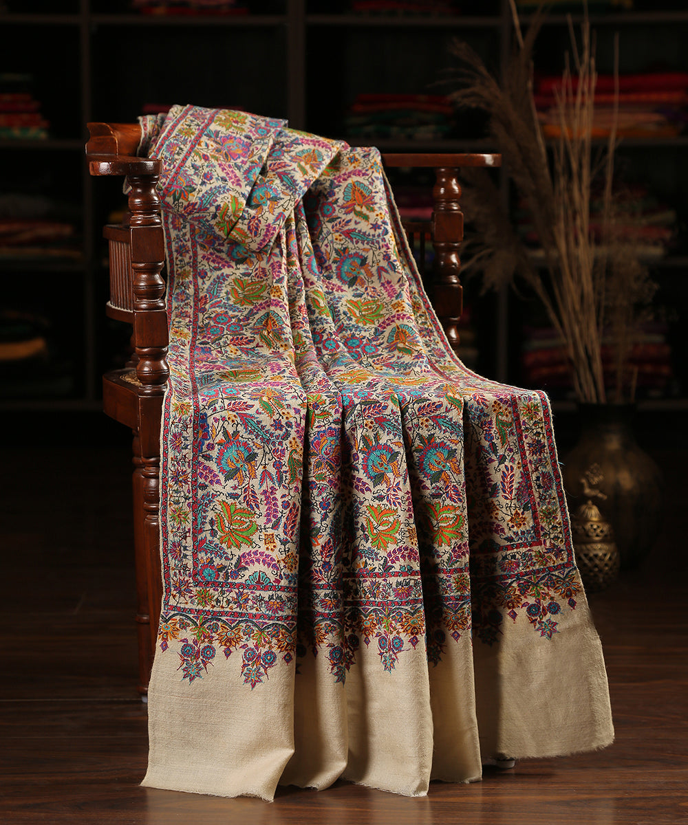 Cream_Handwoven_Pure_Pashmina_Shawl_With_Kalamkari_And_Needlework_Embroidery_WeaverStory_01