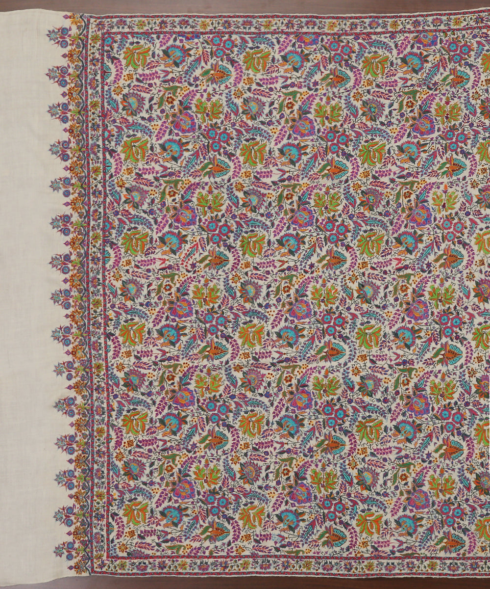 Cream_Handwoven_Pure_Pashmina_Shawl_With_Kalamkari_And_Needlework_Embroidery_WeaverStory_02