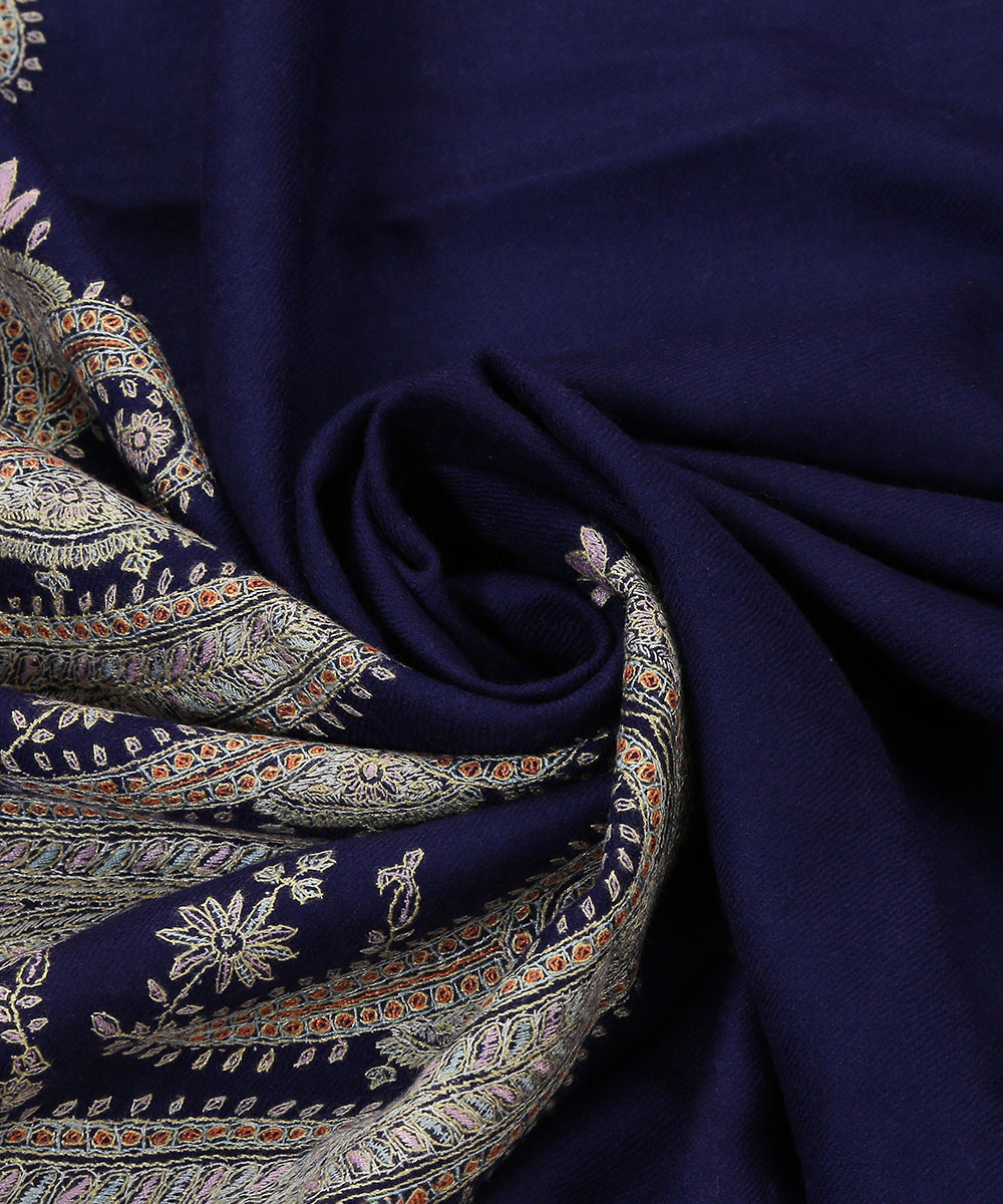 Ink_Blue_Handwoven_Pure_Pashmina_Shawl_With_Large_Paisleys_Hand_Embroidered_With_Sozni_Needle_Work_Embroidery_WeaverStory_05