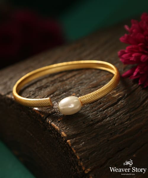 Alaya_Handcrafted_Bangle_With_Pearl_And_Stones_WeaverStory_01