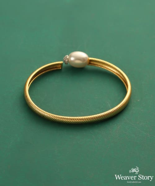 Alaya_Handcrafted_Bangle_With_Pearl_And_Stones_WeaverStory_03