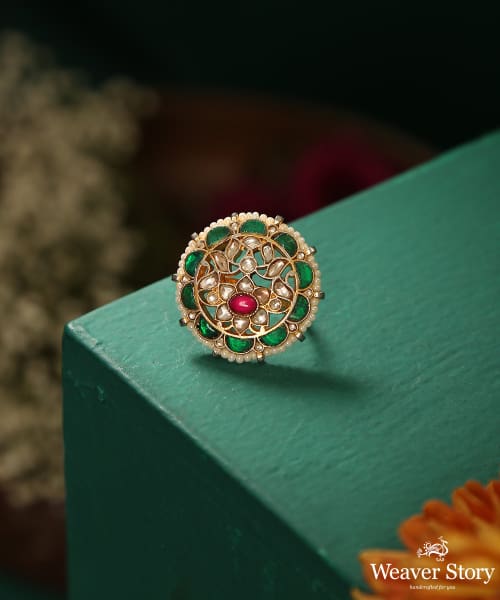 Hoorab_Handcrafted_Ring_With_Kundan,_Emerald_and_Pearls_WeaverStory_01