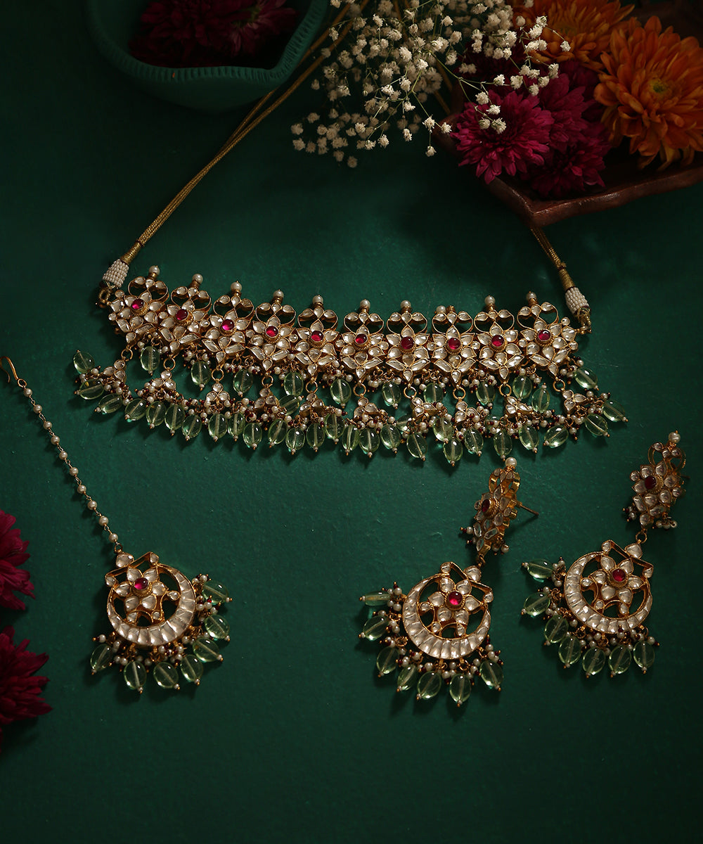 Mubashira_Handcrafted_Necklace_Sets_With_Melons,_Kudan_And_Pearls_WeaverStory_01
