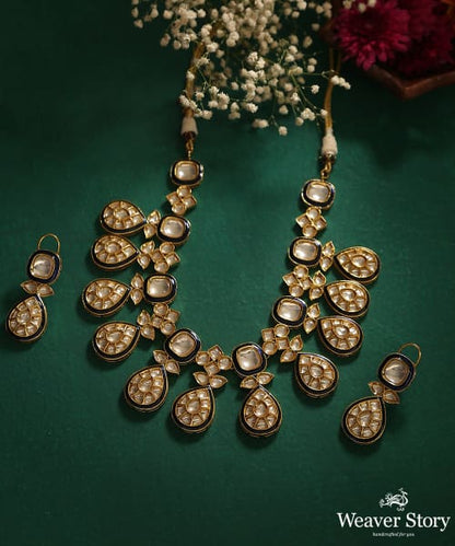 Alayna_Handcrafted_Necklace_Sets_With_Kundan_WeaverStory_01