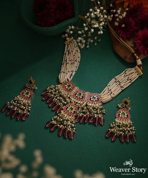 Ifza_Handcrafted_Necklace_Sets_With_Melons,_Kudan_And_Pearls_WeaverStory_01