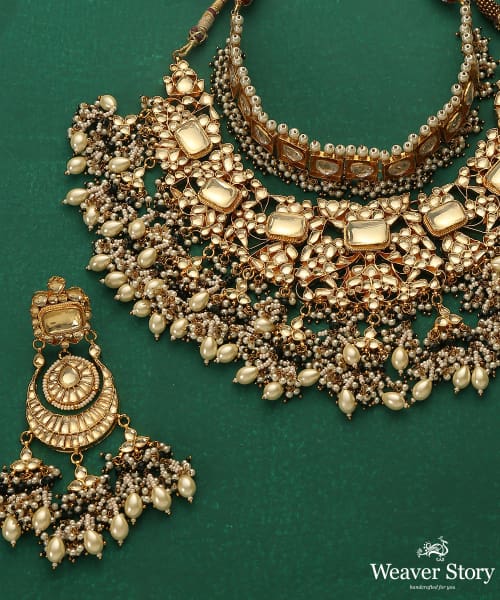 Aishal_Handcrafted_Necklace_Sets_With_Melons,_Kudan_And_Stones_WeaverStory_02