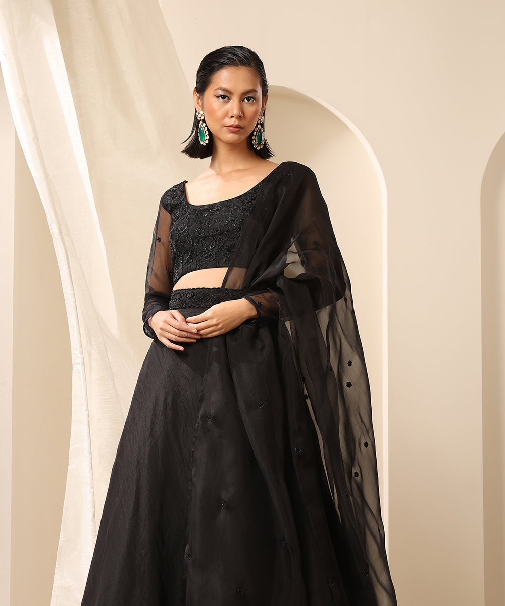 Black_Organza_Skirt_With_Embroidered_Blouse_And_Dupatta_Paired_With_Belt_WeaverStory_01