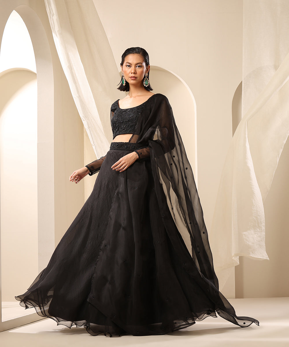 Black_Organza_Skirt_With_Embroidered_Blouse_And_Dupatta_Paired_With_Belt_WeaverStory_03