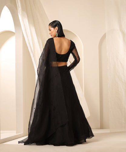 Black_Organza_Skirt_With_Embroidered_Blouse_And_Dupatta_Paired_With_Belt_WeaverStory_05
