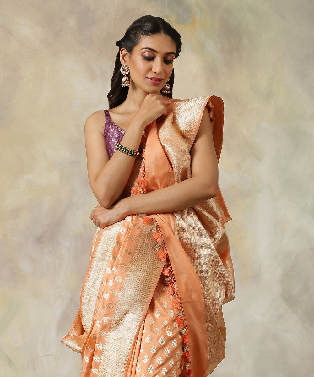 Peach_Handloom_Banarasi_Saree_With_All_Over_Leaf_Booti_Design_WeaverStory_01